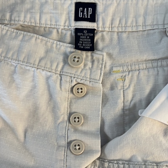 GAP Button Fly Shorts - Picture 5 of 7